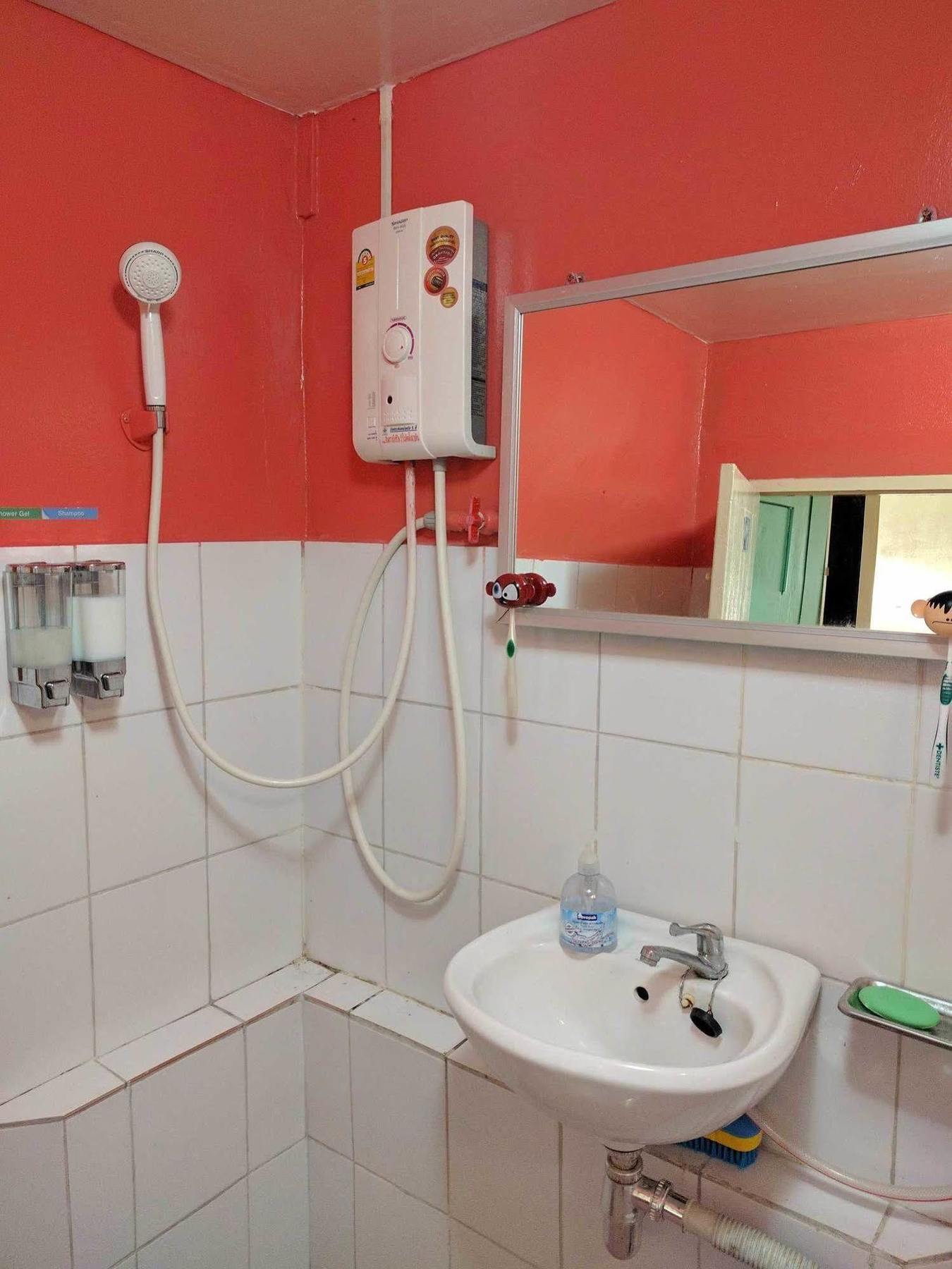 צ'יאנג קונג Funky Box Hostel מראה חיצוני תמונה