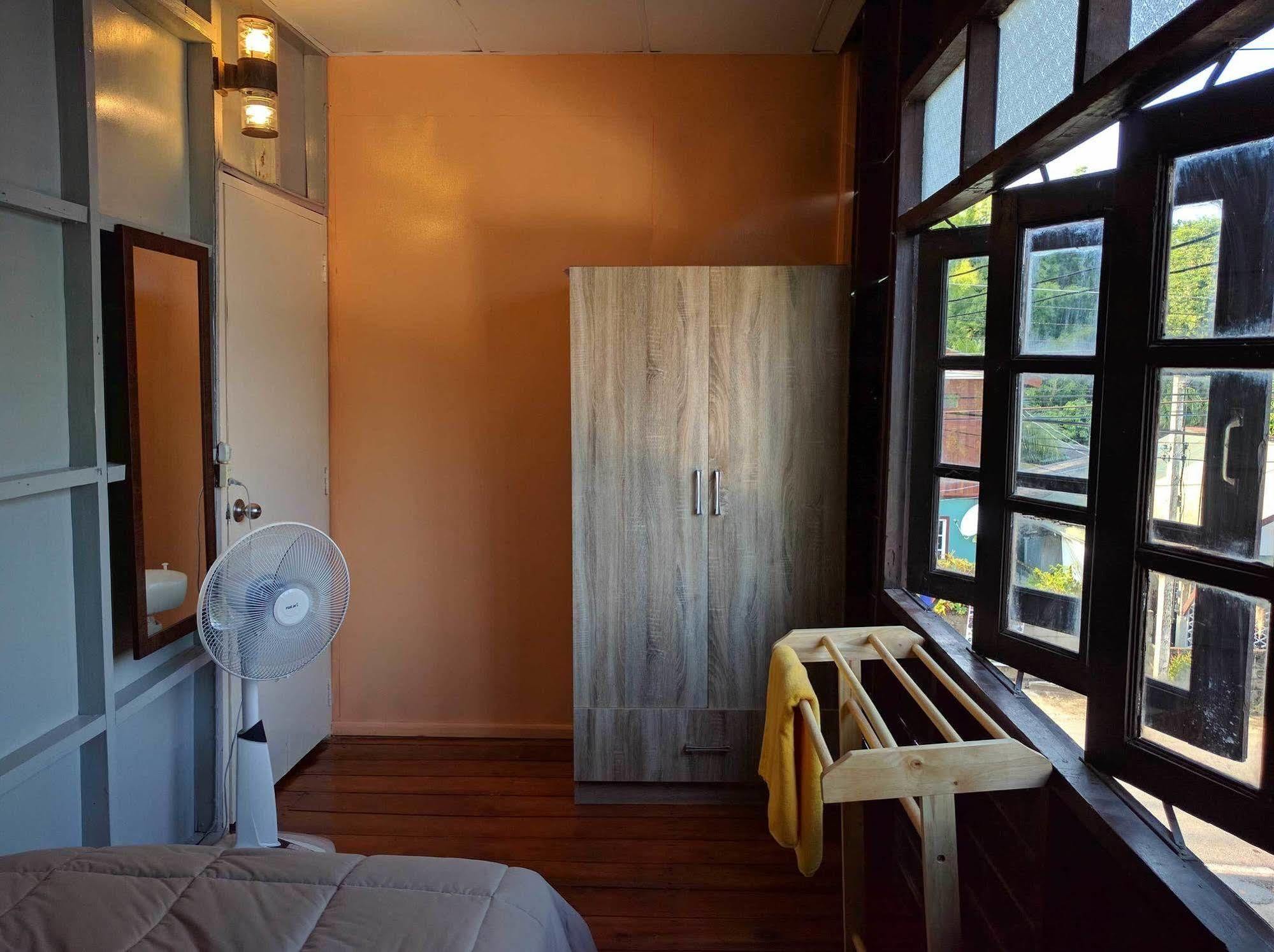 צ'יאנג קונג Funky Box Hostel מראה חיצוני תמונה